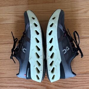On clouds Running Black and mint Athletic Shoes